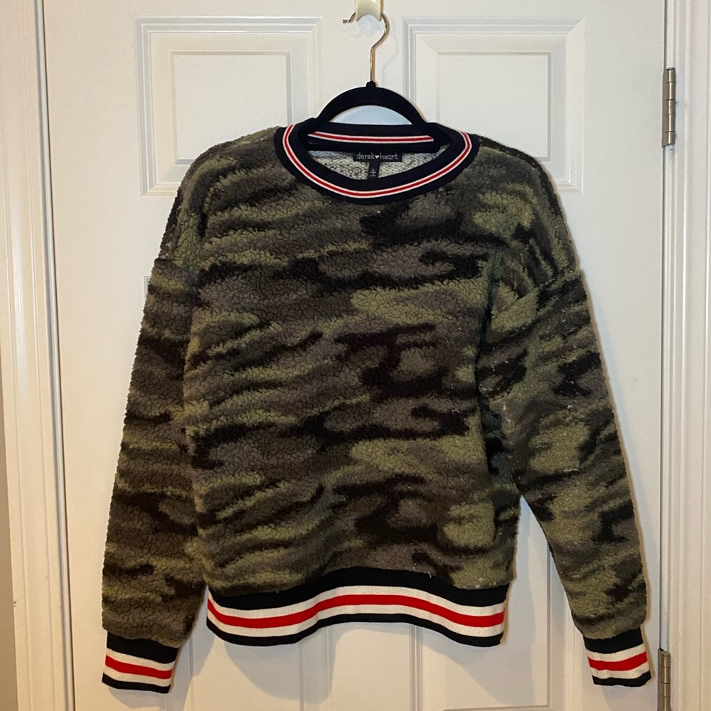 Derek Heart Fuzzy Camouflage Crewneck